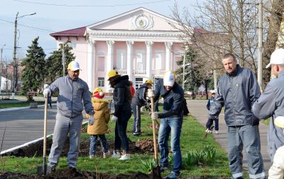 ДТЭК Луганская ТЭС высаживает розы